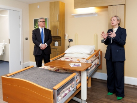 Lord Offord on tour of Dementia Centre